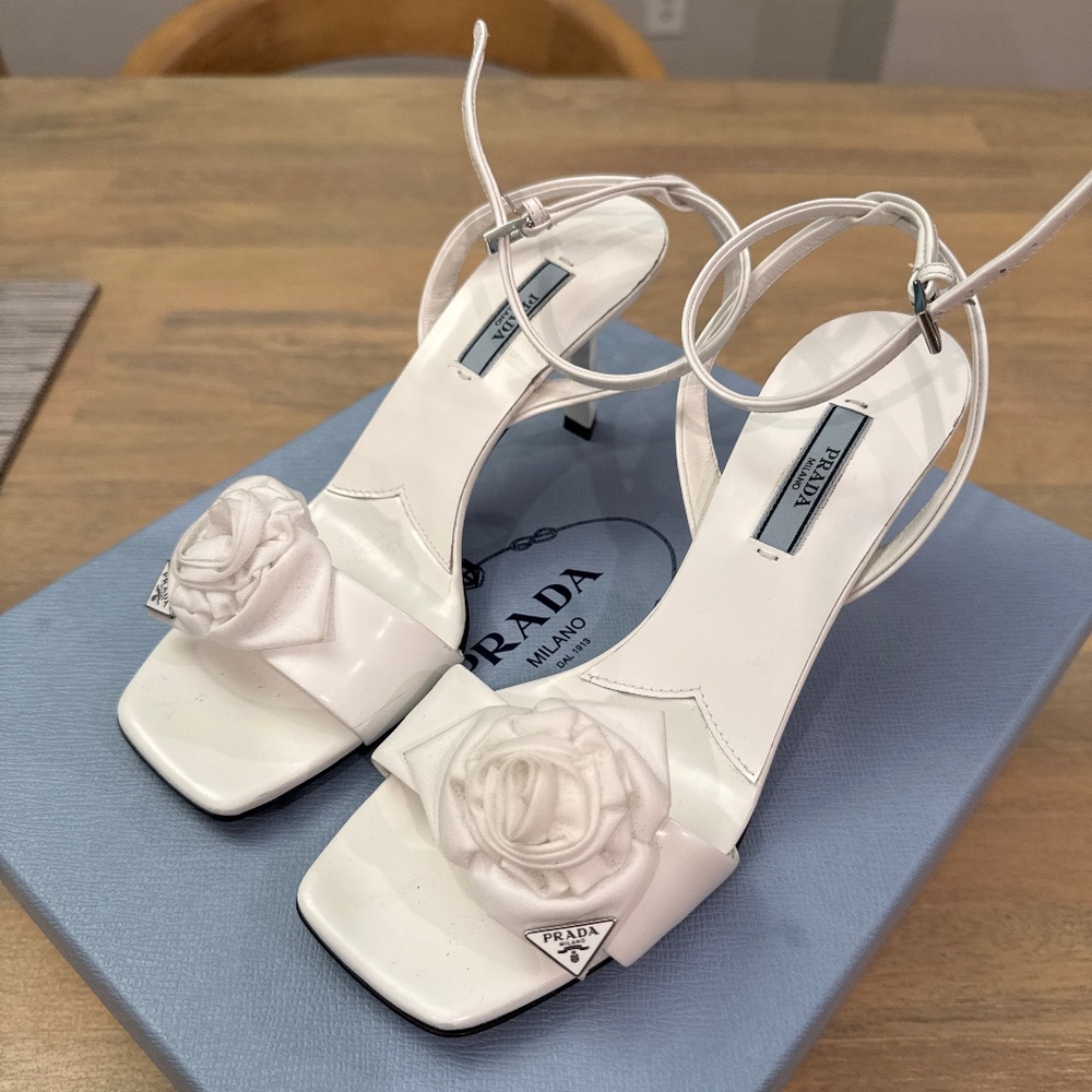 Prada Sandali Triangle Logo Rose Ankle Strap Sandals